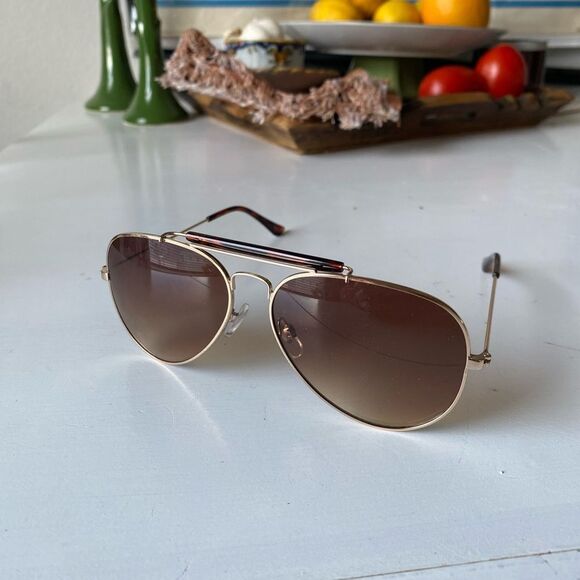 Retro Classic Aviator Sunglasses with Brow Bar Design - Picture 1 of 4